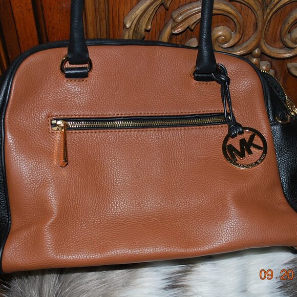 Michael Kors Black & Tan bag - Picture 9 of 9